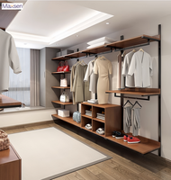 Porte-vêtements sur pied Maxsen en fer doré, taille personnalisée, écologique, avec barres de suspension pour vêtements et étagère de rangement inférieure