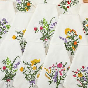 Servilletas de Lino Bordadas de Lujo Personalizadas para Mesa de Comedor o Boda, Elegantes Servilletas de Tela con Diseño Floral, Mantel Individual - Product Image 1