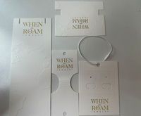 Étiquettes suspendues en carton de 350 g avec couverture rigide, impression UV sensible à la chaleur, étiquettes personnalisées pour entreprises avec trous