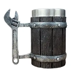 新款复古风格不倒翁户外野营22盎司中世纪海盗木桶双壁啤酒杯不锈钢扳手马克杯
