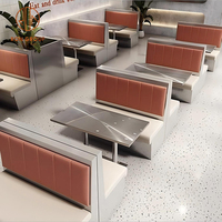 Café à manger ensemble de meubles de café chaises à structure en métal argenté avec siège blanc et dossiers orange avec tables en acier inoxydable