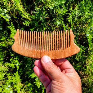 Peigne en bois finition lisse fait main, facile à transporter, pour coiffure et toilettage de barbe, personnalisable avec logo, vente en gros - Product Image 1