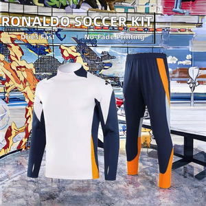 Abbigliamento <span class=keywords><strong>da</strong></span> <span class=keywords><strong>Calcio</strong></span> di Alta Qualità, Maglia e <span class=keywords><strong>Pantaloncini</strong></span> OEM, Tecnica di Taglio Automatizzata, 100% Poliestere ad Asciugatura Rapida, Logo Autunnale - Product Image 2