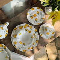 Vaisselle en céramique française aux motifs de fruits frais, assiette à dessert pour le thé de l'après-midi avec bord ondulé irrégulier