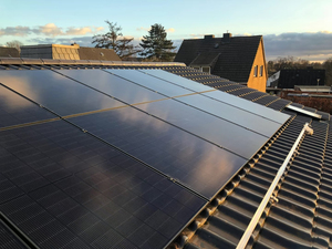 Panneau solaire HJT de type N en stock aux États-Unis, 435W-465W, modules demi-cellules, entièrement noirs, efficacité de 23,3 %, pour 48 États américains, livraison rapide en 7 jours - Product Image 3