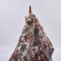 Vente directe usine Nouveautés Tissu en maille respirant à sequins floraux 100% polyester 124cm 285gsm Design tendance