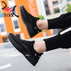 Zapatillas de running ligeras de malla para hombre al por mayor con parte superior transpirable, logotipo personalizado y cierre con cordones para deportes de primavera, verano y otoño - Product Image 3