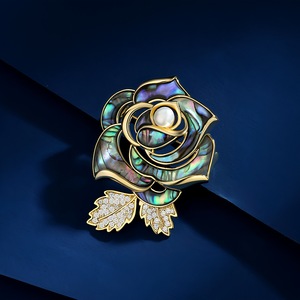 Broche de rosa chapado en oro con concha de abulón y perla de imitación, accesorio de regalo de joyería para mujer - Product Image 4
