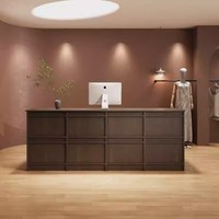 Comptoir de caisse d'hôtel moderne, bureau de réception commercial en bois durable