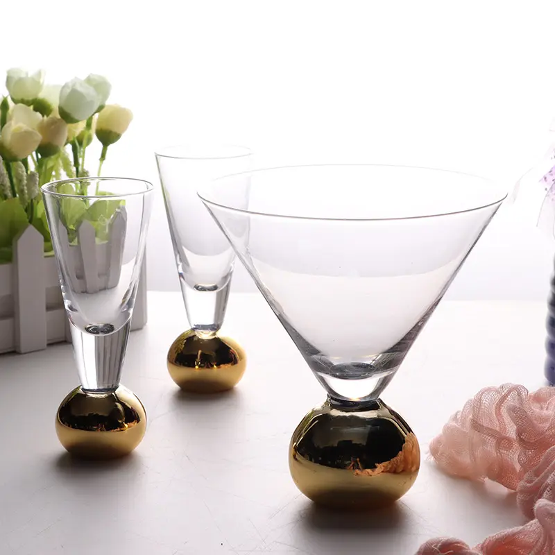 クリエイティブゴールデンボールガラスカップ高価値シャンパンガラスライトラグジュアリーボールベースガラスカップ