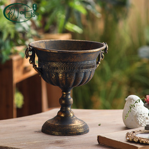 Maceta Pequeña Estilo Americano con Diseño Tallado para Decoración de Flores Artificiales de Escritorio - Product Image 3