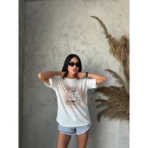 Camiseta Básica Estampada Queen para Mujer, 100% Algodón Jersey, Manga Regular, Transpirable, Impresión por Transferencia de Calor - Product Image 2