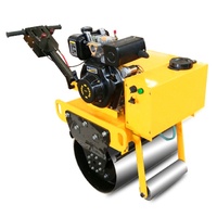 Mini-compacteur vibrant portatif à tambour unique, autoporté avec pompe et moteur pour la réparation routière et le compactage de tranchées UCM-30