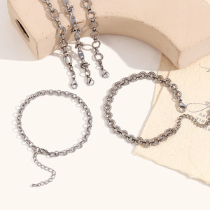 Bracelet <span class=keywords><strong>de</strong></span> <span class=keywords><strong>cheville</strong></span> européen et américain en acier inoxydable nœud papillon trombone géométrique <span class=keywords><strong>grain</strong></span> <span class=keywords><strong>de</strong></span> café couture nouée à la main chaîne <span class=keywords><strong>cheville</strong></span> - Product Image 2