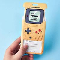 Porte-badge innovant avec design d'interface de jeu, en polyester écologique, et lanières personnalisées avec logo