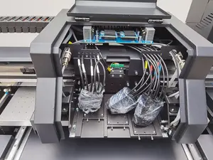 Impresora UV plana de tamaño 600 de 6090mm con impresión de 2 o <span class=keywords><strong>3</strong></span> cabezales I3200 XP600 TX800 para impresión de latas de coque de botellas cilíndricas - Product Image 4