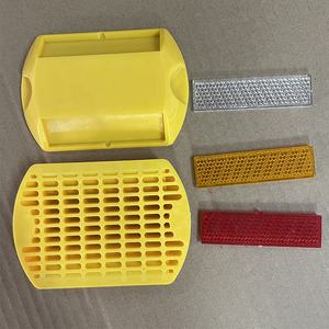 Ojos de gato de plástico reflectantes, marcador de pavimento elevado - Product Image 6