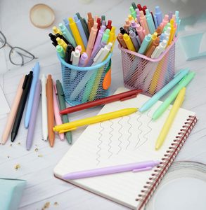 Stylos à bille promotionnels personnalisés avec logo, couleur personnalisée, séchage rapide, en plastique, avec impression sérigraphique Inthetrend Brand - Product Image 3