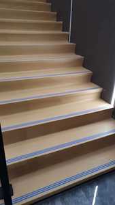 Revêtement de marche d'<span class=keywords><strong>escalier</strong></span> moderne en plastique <span class=keywords><strong>vinyle</strong></span> caoutchouc imperméable antidérapant ignifuge écologique pour escaliers - Product Image 3