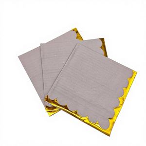 <span class=keywords><strong>Serviette</strong></span> <span class=keywords><strong>en</strong></span> <span class=keywords><strong>papier</strong></span> cocktail festonnée à impression grise et dorure à chaud - Product Image 1