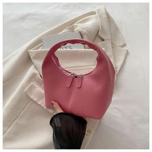 Bolso de mano para mujer moderno, sencillo, elegante, de colores dulces, impermeable, de PU, fresco, a la moda y de tendencia. - Product Image 2