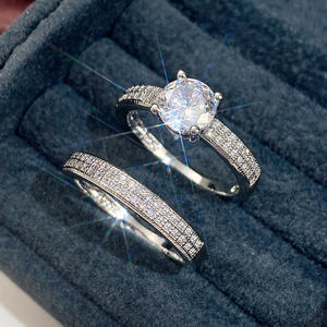 Anillo de Compromiso de Diamantes en Oro Blanco para Mujer Dj012, Corte Brillante Redondo, Diamante Sintético Cultivado en Laboratorio, Color G, con Piedras Laterales - Product Image 3