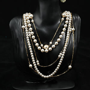 Ensemble de colliers luxueux haut de gamme et élégants, avec un long collier multicouche en perles de Shijia à forte luminosité et fermoir en cuivre - Product Image 1