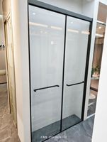Cabine de douche coulissante haut de gamme en acier inoxydable avec cadre en verre et système d'amortissement, idéale pour les hôtels de luxe, les appartements et les villas
