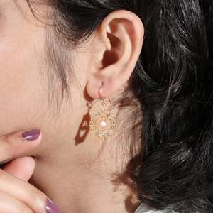 Nueva gran oferta, Pendientes colgantes de perlas clásicos elegantes chapados en oro de 18 quilates para mujer, pendientes de lujo Vintage - Product Image 3