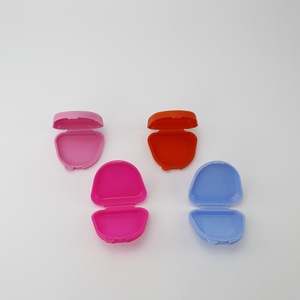 Portable <b>Denture</b> Case LK-414 For Children Triangular Oral Storage <b>Box</b> Small Plastic <b>Denture</b> Container - Product Image 1