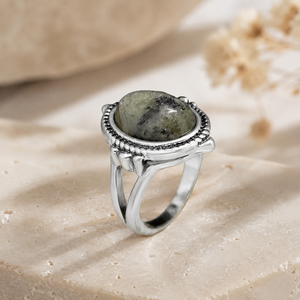 Anello Vintage Scintillante da Donna, Anello Statement Stile Retrò, Design Elegante, Accessorio per Dito, Stile alla Moda - Product Image 4