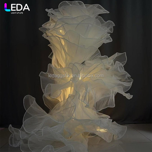 Centre de table LEDA pour événements de mariage, fleur géante moderne en soie organza et tulle, décoration de scène et d'allée - Product Image 3
