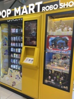 Distributeur automatique commercial XYZ POP MART avec logo personnalisé sur le dessus, pour la vente de boîtes mystères à thème, destiné aux centres commerciaux, magasins de jouets et usines