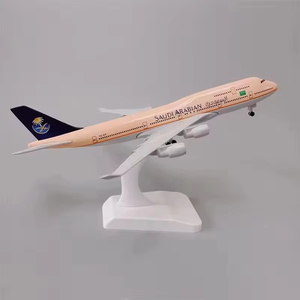 Modelo de Avión de Metal Fundido a Presión Boeing 747-400 de Saudi <span class=keywords><strong>Arabian</strong></span> <span class=keywords><strong>Airlines</strong></span> de 20 cm con Tren de Aterrizaje - Product Image 5