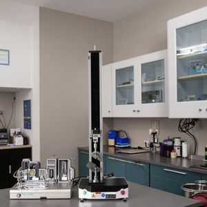 EN 420/<span class=keywords><strong>ASTM</strong></span> <span class=keywords><strong>D120</strong></span> совместимая машина для испытания на растяжение перчаток оборудование для защиты труда 1 год измерения прочности перчаток 220 В - Product Image 3