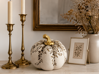 Élégante décoration citrouille crème et blanche avec veines dorées, figurine en résine peinte à la main, tige dorée, centre de table récolte d'automne