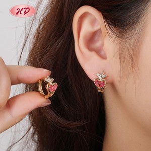 Hengdian placcato in <span class=keywords><strong>oro</strong></span> 18K Huggie grandi <span class=keywords><strong>orecchini</strong></span> <span class=keywords><strong>a</strong></span> <span class=keywords><strong>cerchio</strong></span> in rame con zirconi donna moda cuore Design gioielli all'ingrosso - Product Image 3