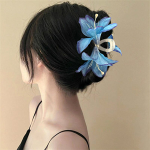 Elegante Pinza para el Cabello con Flor de Lirio de Resina de 13 cm, Accesorio para el Cabello para Mujeres, Bodas y Fiestas - Product Image 4