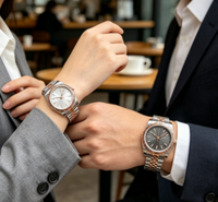Montre de couple de style luxueux bicolore or rose et argent, avec lunette cannelée, pour homme et femme