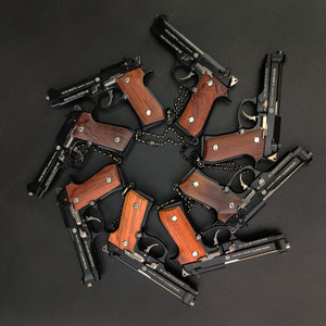 Llavero de pistola Beretta M92 dorada realista 1:3, llavero de pistola de madera, modelo de pistola de metal, mini pistola de juguete para adultos - Product Image 1
