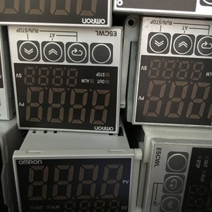 ตัวควบคุมอุณหภูมิ Omron รุ่น E5CST R1KJ 12V DC IP21 สำหรับงาน HVAC - Product Image 2