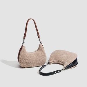 Bolso de Hombro Cruzado Impermeable de Gran Capacidad con Cierre de Cremallera y Diseño de Piel Sintética de Borrego para Mujer - Tendencia de Invierno - Product Image 1