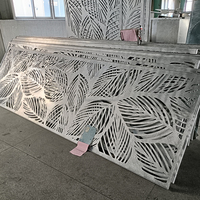 Panneaux Mashrabiya en aluminium découpés CNC pour projets de construction arabe décoratifs modernes, murs-rideaux de luxe sculptés et étanches pour hôtels