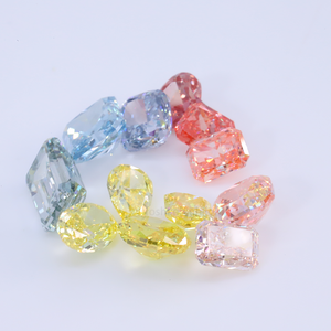 Bague en diamant jaune vif fantaisie taille cœur de 2,66 ct, trois pierres, avec pierre latérale en forme de poire, cultivé en laboratoire IGI - Product Image 6