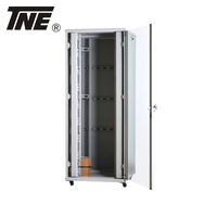 Armoire de serveur de réseau à compartiments avec serrures et ventilateurs uniques, capacité de 12U à 47U, acier SPCC en stock