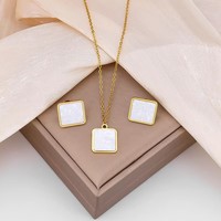 Ensemble de bijoux 3 pièces en acier inoxydable plaqué or 18 carats, coquille carrée, étanche, collier, boucles d'oreilles et bague ouverte pour femme