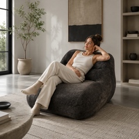 Fauteuil lounge individuel moderne en velours texturé marron foncé, sans accoudoirs, avec housse amovible et coussin lombaire, idéal pour salon ou maison d'hôtes