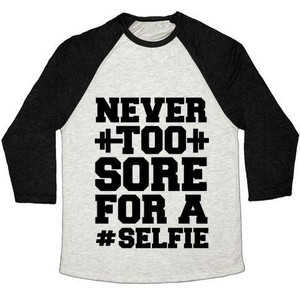 Camiseta de béisbol unisex de mezcla triple Never Too Sore for a Selfie - Product Image 2