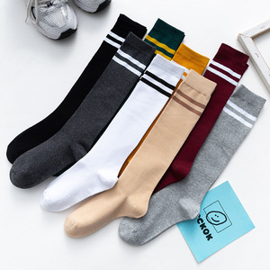 Bán Buôn Giá Rẻ Cotton Đầu Gối Vớ Cao Biểu Tượng Tùy Chỉnh Màu Trắng Và Màu Đỏ Sọc Trường Vớ Cho Cô Gái Thoáng Khí Một Kích Thước Phù Hợp Với - Product Image 1