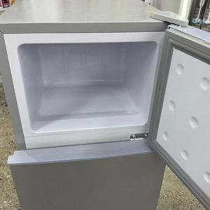 Réfrigérateur à double porte 168L en acier inoxydable avec congélateur supérieur, écoénergétique, idéal pour appartement, dortoir, bureau, faible consommation - Product Image 5